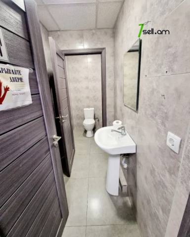 Բազմաֆունկցիոնալ գույք, Հանրապետության հրապարակ կենտրոնում, 2500 ք.մ.