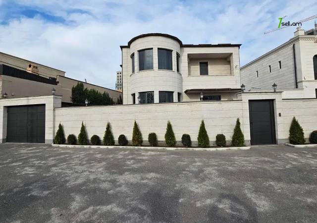 Երկու հարկանի քարե տուն, Նոյ թաղամաս Աջափնյակում, 820 քմ, 3+ սանհանգույց, կապիտալ վերանորոգված