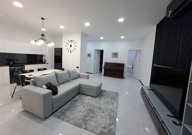 5 սենյականոց բնակարան Նալբանդյան փողոցում, 130 քմ, 1/3 հարկ, եվրովերանորոգված, քարե շենք