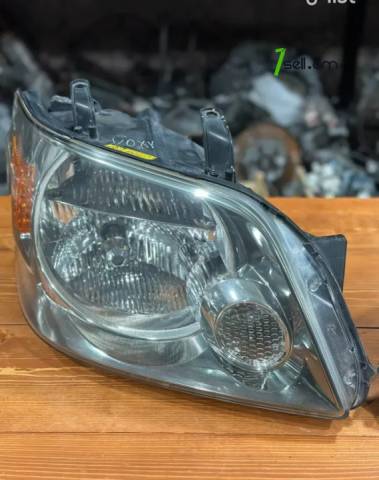 Toyota Noah 2001-2007թթ Դիմացի քսենոն լուսարձակներ, օրիգինալ