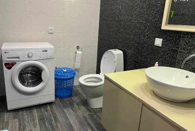 2 սենյականոց բնակարան նորակառույց շենքում Ադոնցի փողոցում, 78 ք.մ., բարձր առաստաղներ, 5/16 հարկ