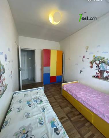 3 սենյականոց բնակարան Պարույր Սևակի փողոցում, 78 քմ, եվրովերանորոգված