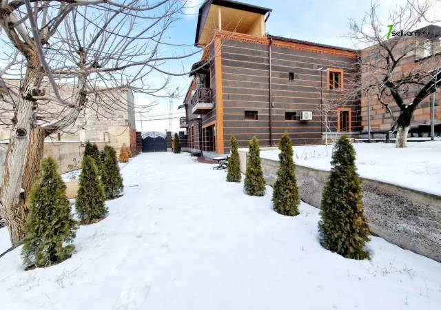 Երկու հարկանի քարե տուն Գարեգին Հովսեփյանի փողոցում Նորք Մարաշում, 820 քմ, 3+ սանհանգույց