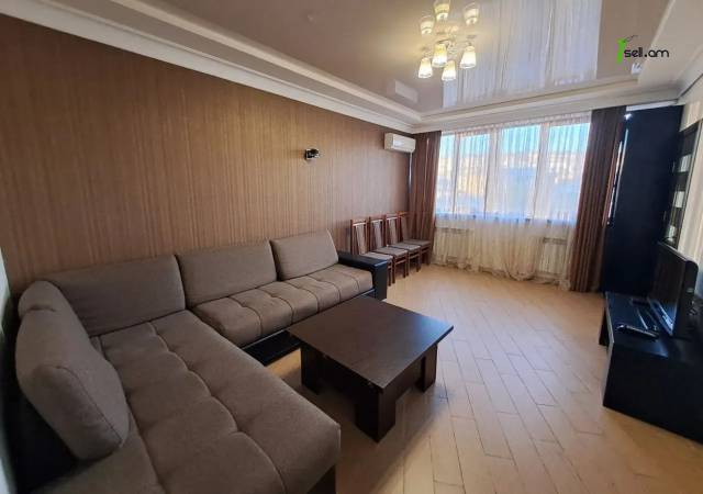 2 սենյականոց բնակարան Թումանյան փողոցում, 50 ք.մ., 2/5 հարկ, կապիտալ վերանորոգված, քարե շենք