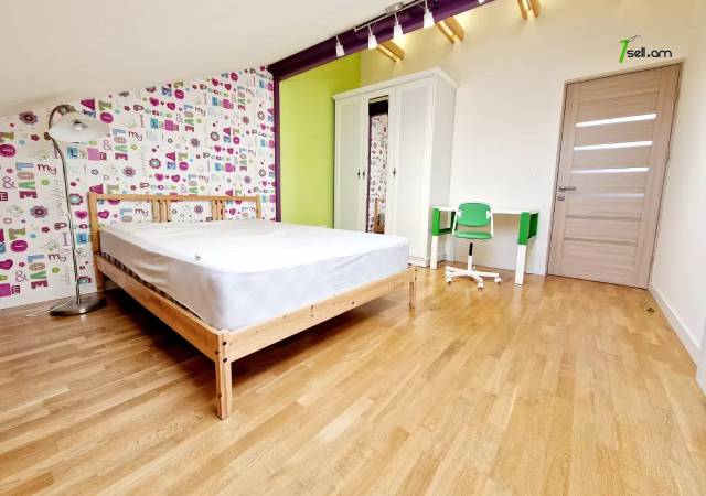 Երեք հարկանի քարե թաունհաուզ, Վահագնի Թաղամաս Աջափնյակում, 400 ք.մ., 3+ սանհանգույց