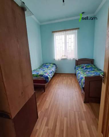 Մեկ հարկանի քարե տուն Ձորաղբյուրում, 1650 ք.մ., 2 սանհանգույց, կապիտալ վերանորոգված