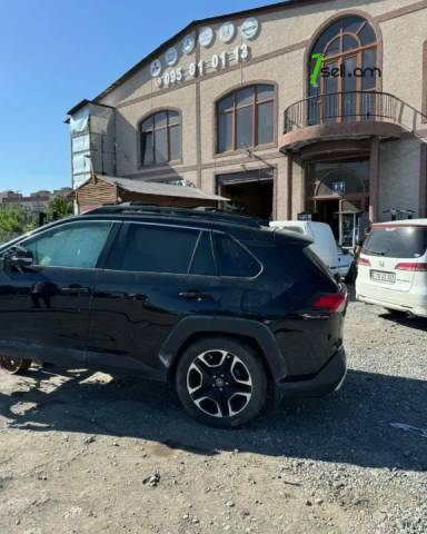 Toyota RAV4 ռասկուլաչիտ