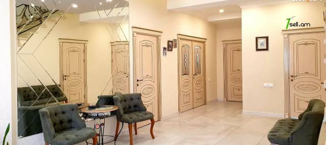 Երկու հարկանի քարե տուն Նվեր Սաֆարյան փողոցում Ավանում, 600 ք.մ., 3+ սանհանգույց