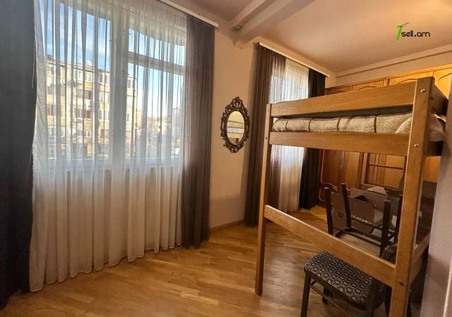 3 սենյականոց բնակարան Մարգարյան փողոցում, 75 ք.մ., 3/5 հարկ, կապիտալ վերանորոգված, քարե շենք