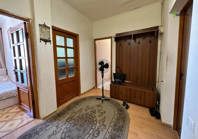 3 սենյականոց բնակարան Ռոստովյան փողոցում, 75 քմ, նախավերջին հարկ, եվրովերանորոգված