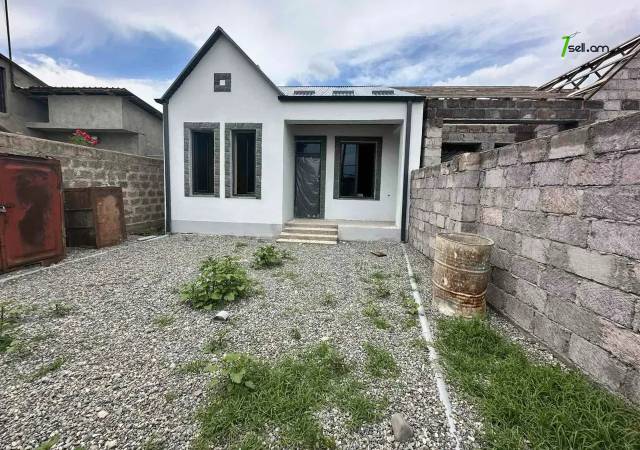 Մեկ հարկանի քարե տուն 6-րդ փողոցում Գեղանիստում, 320 քմ, մասնակի վերանորոգում