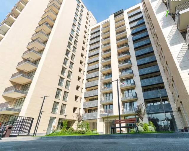 Ընդարձակ 5 սենյականոց բնակարան նորակառույց շենքում Արամ Խաչատրյան փողոցում, 305 ք.մ., 3+ սանհանգույց