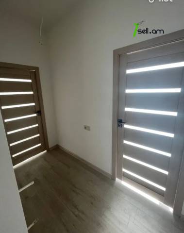 3 սենյականոց բնակարան նորակառույց շենքում Արամ Խաչատրյան փողոցում, 93 ք.մ., բարձր առաստաղներ