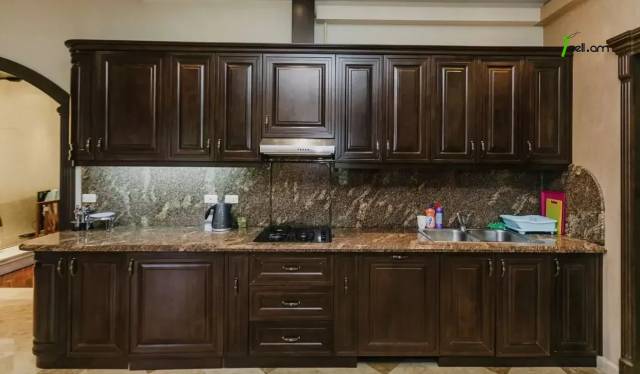 Երկու հարկանի քարե տուն Արաքսի փողոցում Աջափնյակում, 390 ք.մ., 3+ սանհանգույց