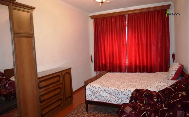 3 սենյականոց բնակարան Եղիշե Չարենցի փողոցում, 84 քմ, 1/4 հարկ, եվրովերանորոգված