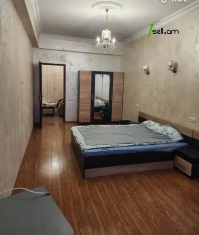 3 սենյականոց բնակարան նորակառույց շենքում Լեռ Կամսարի փողոցում, 113 ք.մ., բարձր առաստաղներ