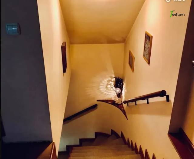 8 սենյականոց բնակարան Գյուրջյան փողոցում, 170 ք.մ., 2 սանհանգույց, դիզայներական ոճով վերանորոգված