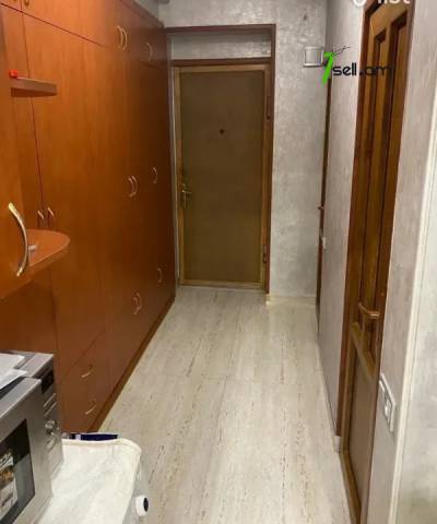 3 սենյականոց բնակարան, Աթոյան փողոցի նրբանցք, 91 ք.մ., 1/5 հարկ, կապիտալ վերանորոգված, քարե շենք