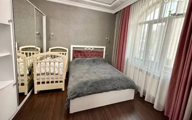 Երեք հարկանի քարե տուն, Davtashen 3rd Block Դավիթաշենում, 300 ք.մ., 3+ սանհանգույց