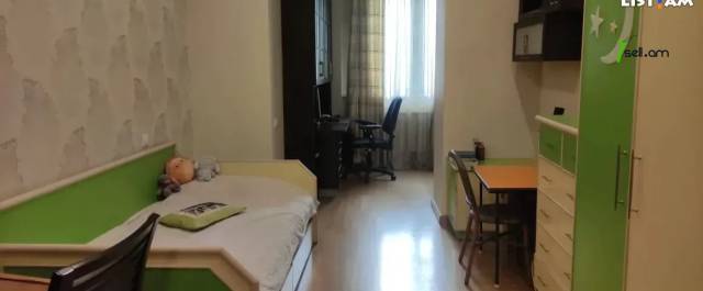 3 սենյականոց բնակարան Աբովյան փողոցում, 86 ք.մ., նախավերջին հարկ, բարձր առաստաղներ