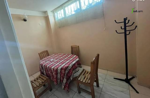 Կոմերցիոն անշարժ գույք Պարոնյան փողոցում կենտրոնում, 130 քմ