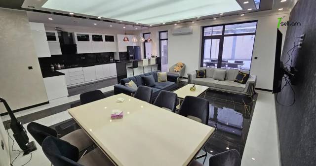 Երկու հարկանի քարե տուն Մարշալ Բաբաջանյանի փողոցում Ավանում, 500 քմ, 3+ սանհանգույց