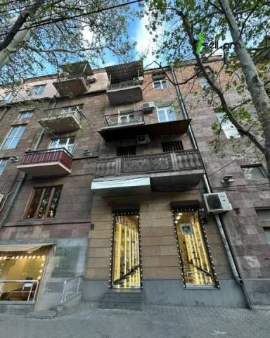 3 սենյականոց բնակարան Մեսրոպ Մաշտոցի պողոտայում, 84 քմ, բարձր առաստաղներ, քարե շենք