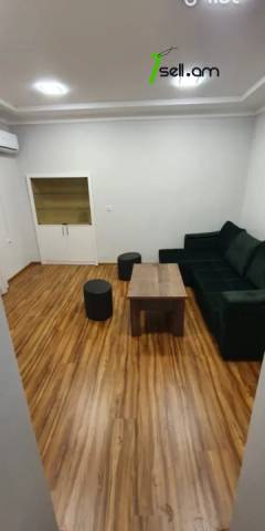 Մեկ հարկանի քարե տուն Նալբանդյան փողոցում կենտրոնում, 50 ք.մ., եվրովերանորոգված