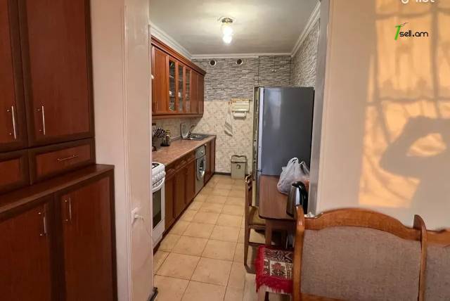 3 սենյականոց բնակարան Նելսոն Ստեփանյան փողոցում, 78 քմ, 5/9 հարկ, կապիտալ վերանորոգված