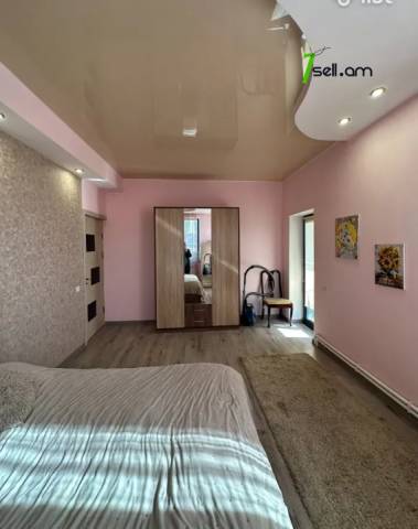 Երկու հարկանի տուն Հատիսի փողոցում Աբովյանում, 210 ք.մ., 3+ սանհանգույց, եվրովերանորոգված