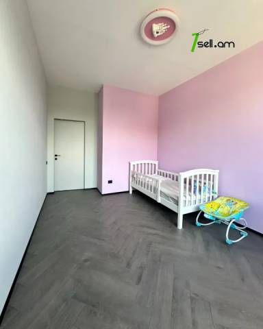 Երկու հարկանի քարե թաունհաուզ Էրեբունու փողոցում Էրեբունիում, 205 քմ, 2 սանհանգույց