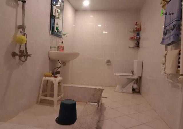 Երկու հարկանի քարե տուն Շենգավիթ փողոցում Շենգավիթում, 200 ք.մ., 2 սանհանգույց, մասնակի վերանորոգում