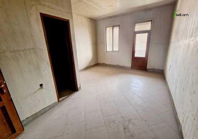 Բազմաֆունկցիոնալ գույք Դավիթ Բեկի փողոցում Էրեբունիում, 1800 ք.մ.