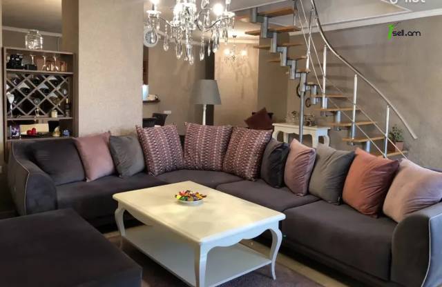 4 սենյականոց բնակարան Մաշտոցի պողոտայում, 135 ք.մ., 2 սանհանգույց, կապիտալ վերանորոգված, քարե շենք