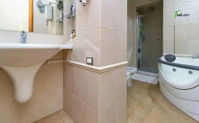 4 սենյականոց բնակարան Մոսկովյան փողոցում, 150 ք.մ., 2/8 հարկ, 2 սանհանգույց, եվրովերանորոգված