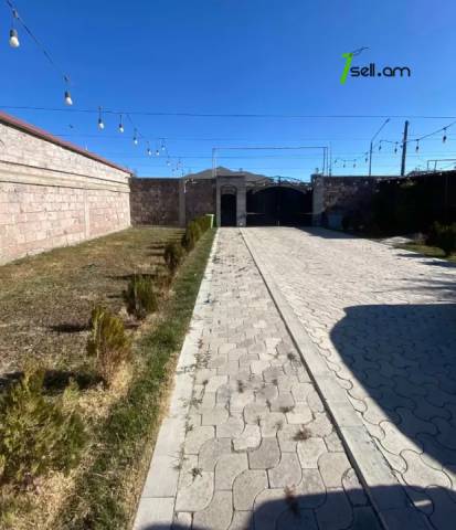 Երկու հարկանի քարե տուն Նոր Նորքում, 800 ք.մ., 3+ սանհանգույց, եվրովերանորոգված