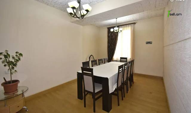 4 սենյականոց բնակարան Աբովյան փողոցում, 191 քմ, նախավերջին հարկ, 3+ սանհանգույց, բարձր առաստաղներ