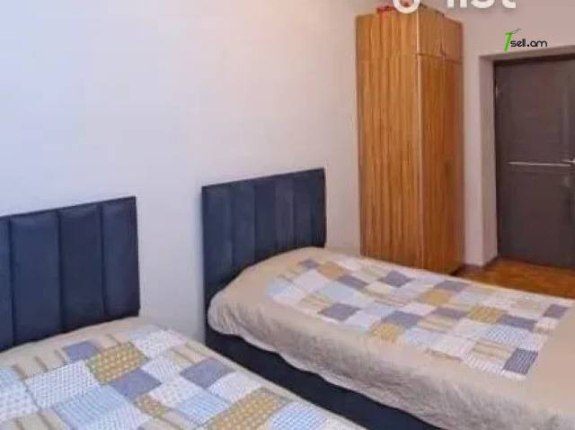 4 սենյականոց բնակարան Սայաթ-Նովայի պողոտայում, 87 ք.մ., բարձր առաստաղներ, 3/5 հարկ, եվրովերանորոգված