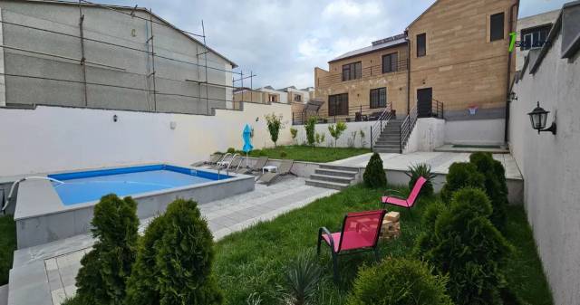 Երկու հարկանի քարե տուն Պետրոս Դուրյանի փողոցում Ավանում, 800 քմ, 2 սանհանգույց