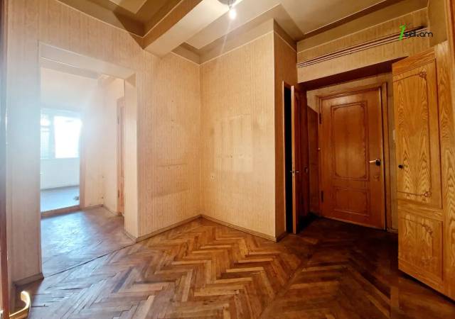 3 սենյականոց բնակարան Մեսրոպ Մաշտոցի պողոտայում, 110 ք.մ., բարձր առաստաղներ, նախավերջին հարկ