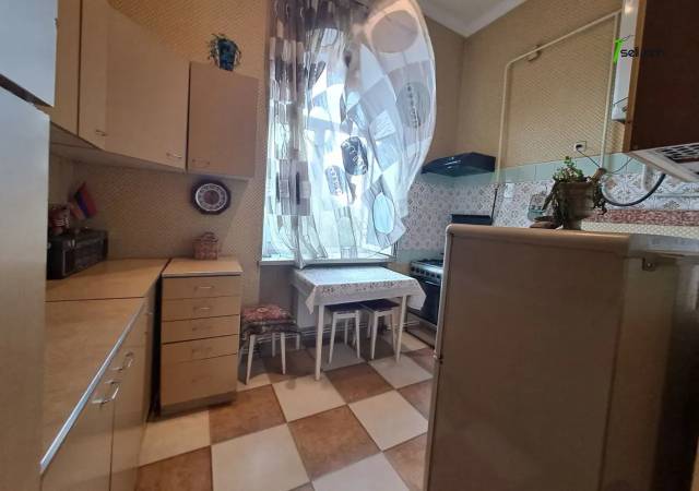 2 սենյականոց բնակարան Մարշալ Բաղրամյան պողոտայում, 67 ք.մ., կապիտալ վերանորոգված, քարե շենք