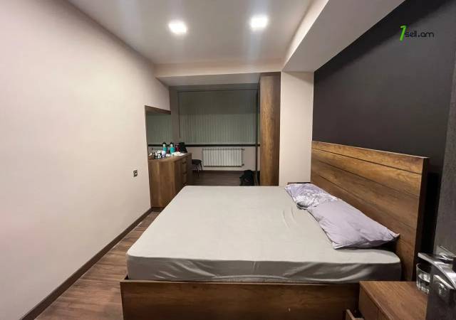 4 սենյականոց բնակարան Մեսրոպ Մաշտոցի պողոտայում, 130 քմ, 5/14 հարկ, 2 սանհանգույց, մի քանի պատշգամբ