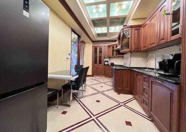 Ընդարձակ 6 սենյականոց բնակարան նորակառույց շենքում, Buzand St, 350 ք.մ., 3+ սանհանգույց