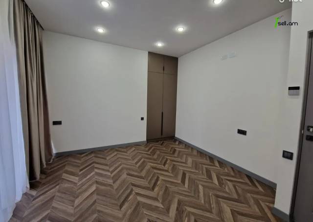 4 սենյականոց բնակարան նորակառույց շենքում, Ներսիսյան փողոցի փակուղի, 200 քմ, նախավերջին հարկ