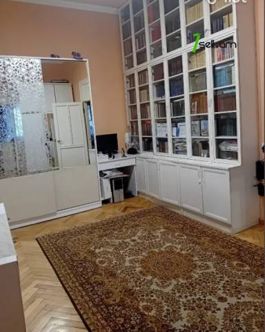 Երկու հարկանի տուն Զարոբյան փողոցում կենտրոնում, 221 ք.մ., 2 սանհանգույց