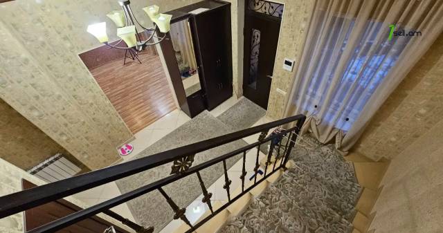 Երկու հարկանի քարե թաունհաուզ, Նորաշեն թաղամաս Աջափնյակում, 260 ք.մ., 2 սանհանգույց