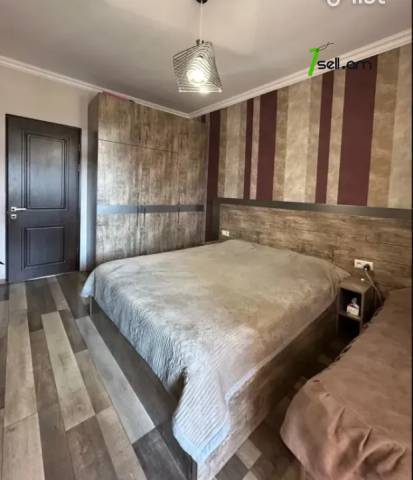 4 սենյականոց բնակարան Եզնիկ Կողբացու փողոցում, 105 ք.մ., դիզայներական ոճով վերանորոգված