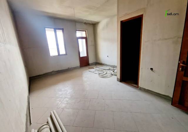 Բազմաֆունկցիոնալ գույք Դավիթ Բեկի փողոցում Էրեբունիում, 1800 ք.մ.