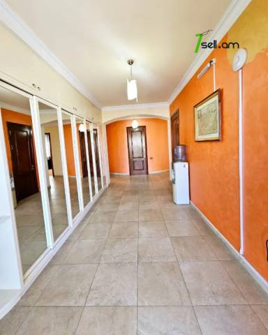 Երկու հարկանի քարե տուն Ծարավ Աղբյուրի փողոցում Ավանում, 1650 ք.մ., 3+ սանհանգույց