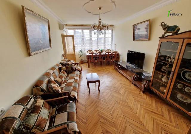 3 սենյականոց բնակարան Վիկտոր Համբարձումյանի փողոցում, 75 ք.մ., 2 սանհանգույց, 3/5 հարկ